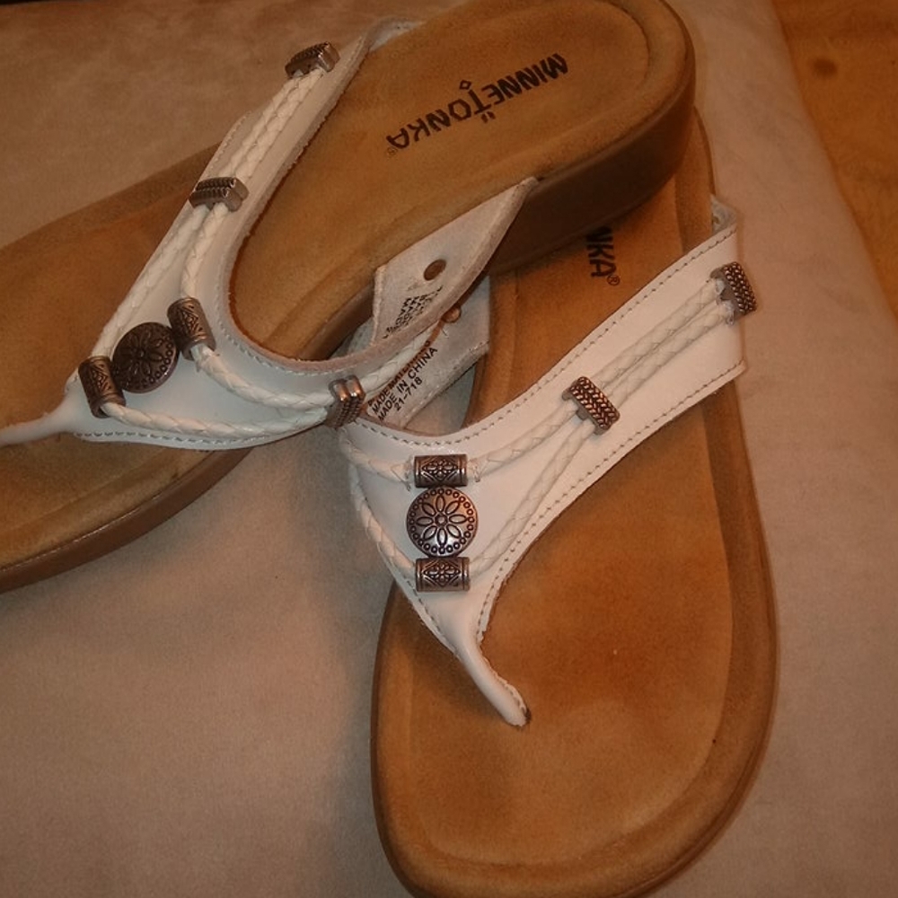 MINNETONKA Sandals white SZ 7